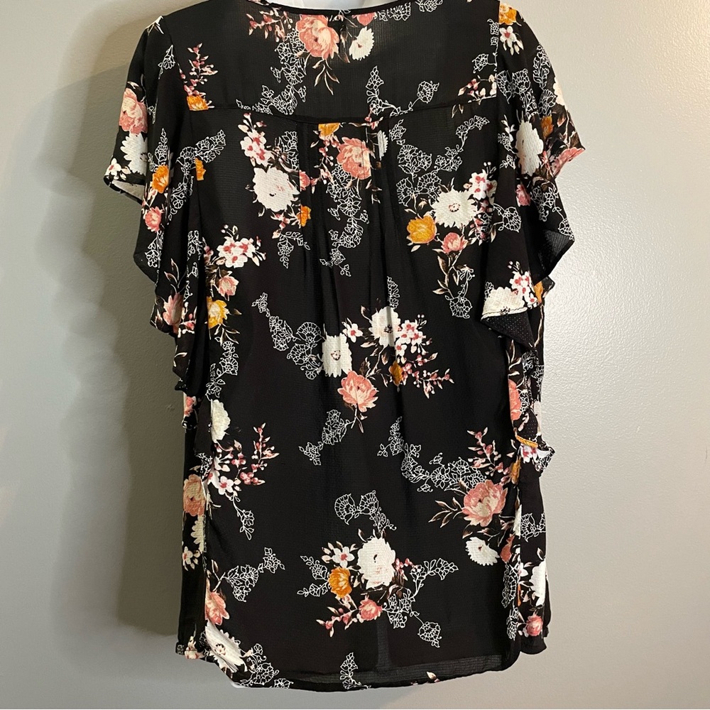 TORRID Floral Textured Woven Flutter Sleeve Black Blouse SZ/1 - Picture 4 of 7